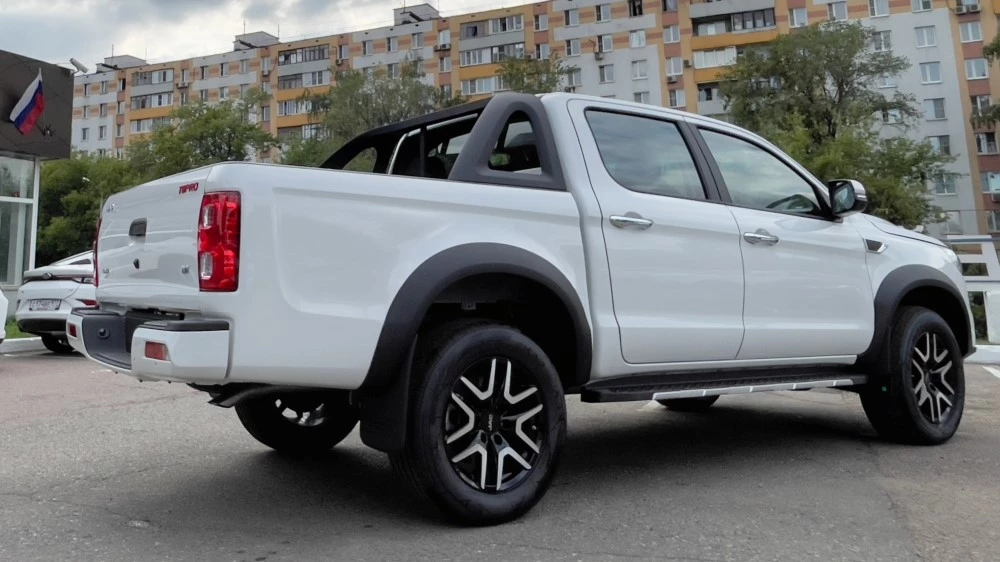 JAC T8 Pro сбоку сзади