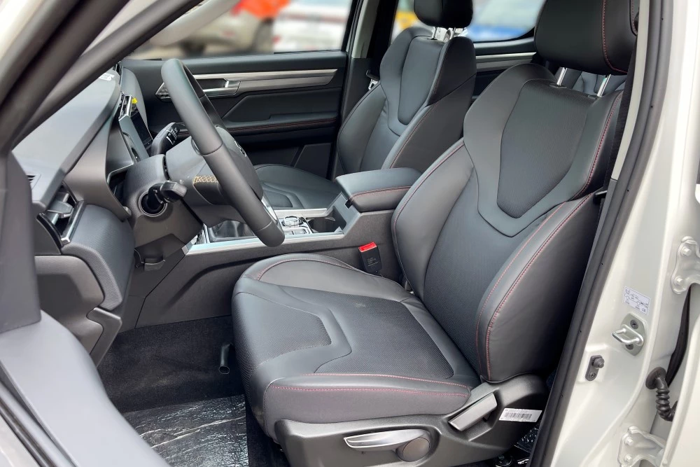 JAC T8 Pro салон интерьер первый ряд