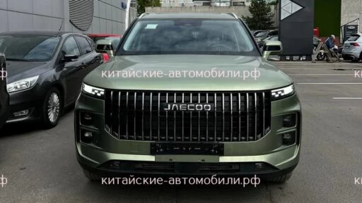 Кроссовер Jaecoo J7 в Москве спереди