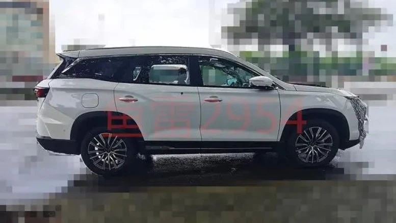 Сменил Plus на Pro. В Китае сфотографировали новый кроссовер Jetour X90 Jetour X90 Pro сбоку