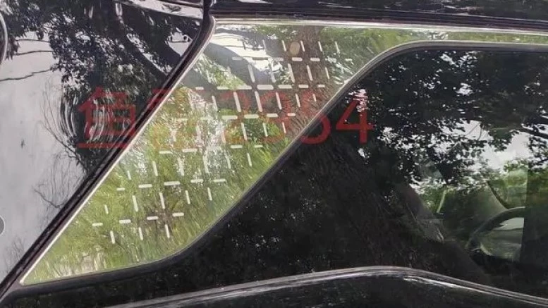 Jetour X90 Pro сбоку хромированный элемент