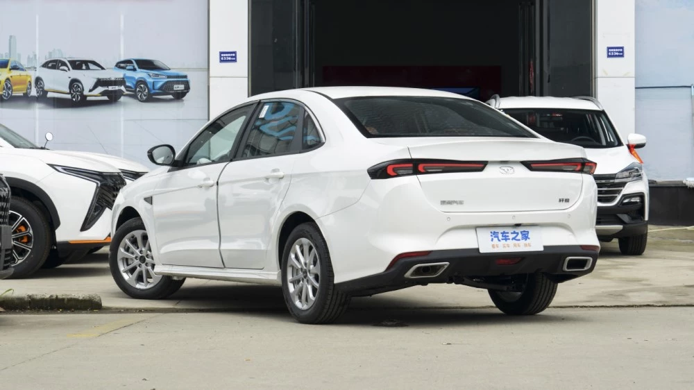 Kaiyi E5 2024 модельного года сбоку сзади