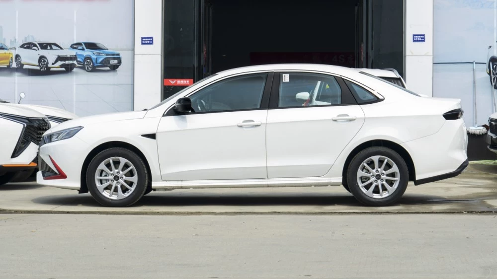 Kaiyi E5 2024 модельного года сбоку