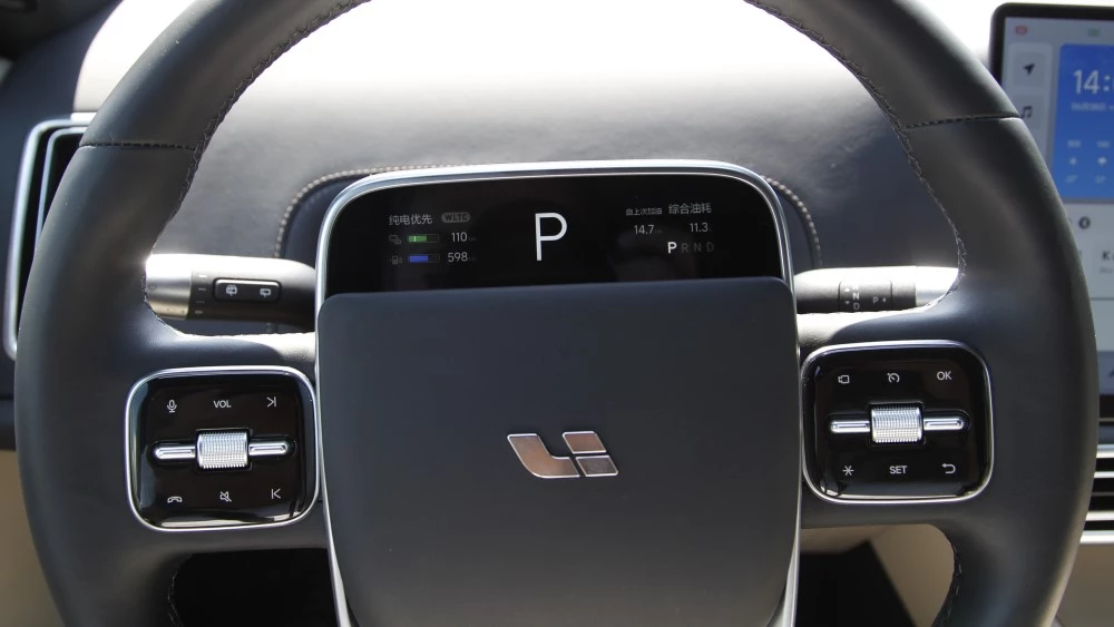 Li L9 салон интерьер руль экран