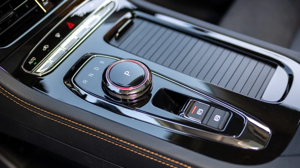 гибридный кроссовер гибрид Skywell HT-i тест салон интерьер центральный тоннель селектор