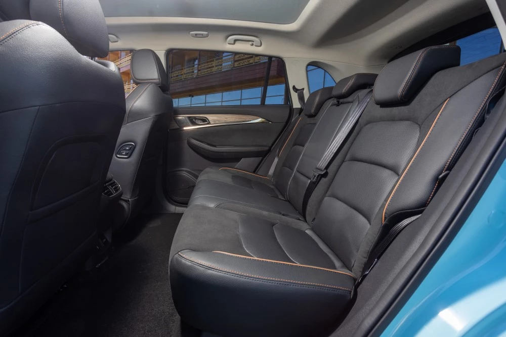 гибридный кроссовер гибрид Skywell HT-i тест салон интерьер второй ряд