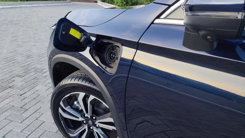 гибридный кроссовер гибрид Skywell HT-i тест лючок для зарядки