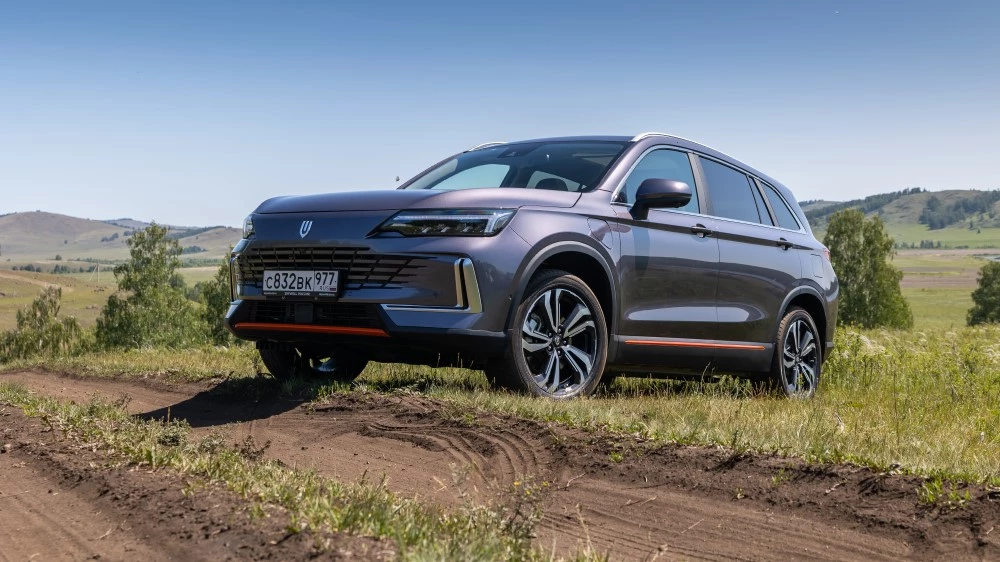 гибридный кроссовер гибрид Skywell HT-i тест спереди сбоку