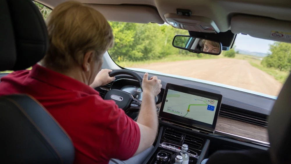 гибридный кроссовер гибрид Skywell HT-i тест салон интерьер в динамике