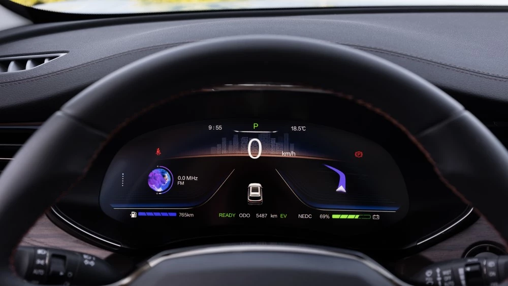 гибридный кроссовер гибрид Skywell HT-i тест салон интерьер приборная панель