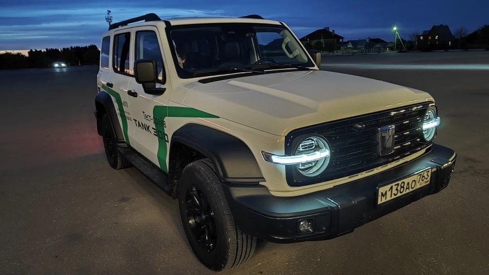 Tank 300 оптика передние габаритные огни в ночное время