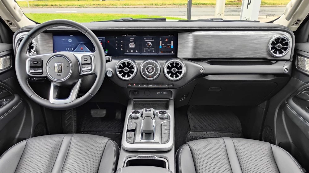 Tank 300 салон интерьер