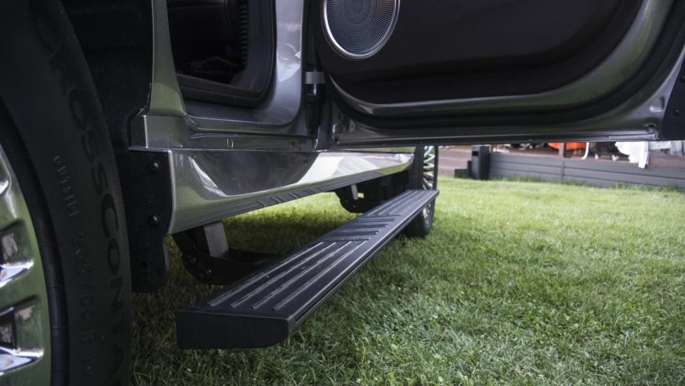 Tank 500 в Казахстане сбоку подножки