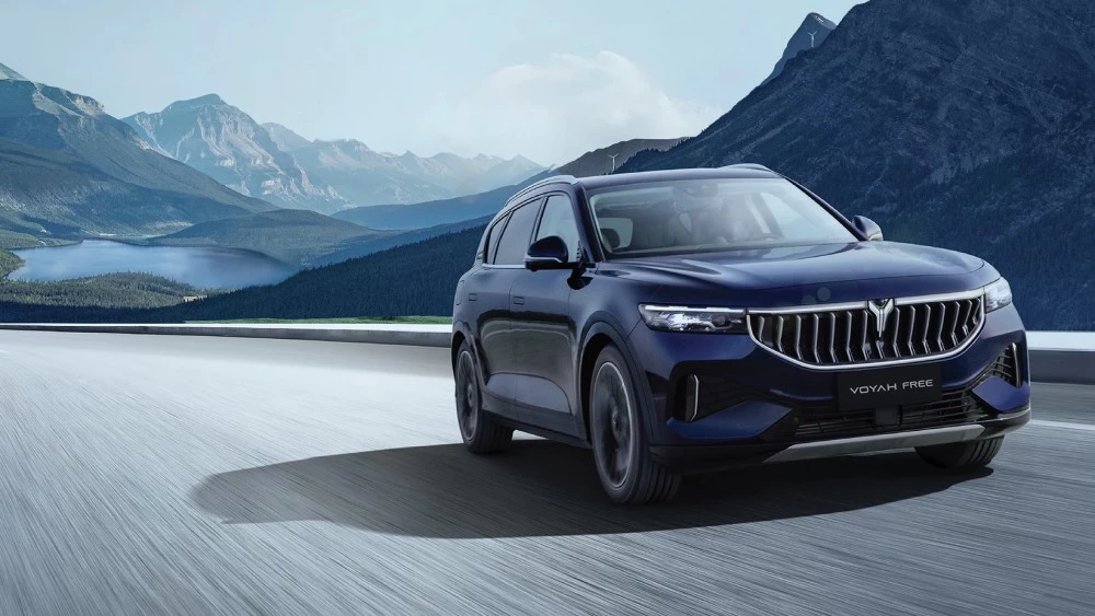 Voyah Free EVR русский язык спереди сбоку