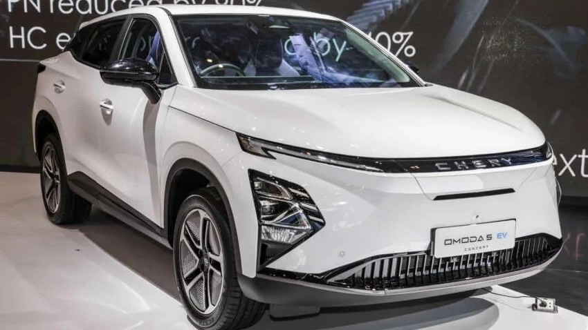 Chery Omoda 5 EV сбоку спереди