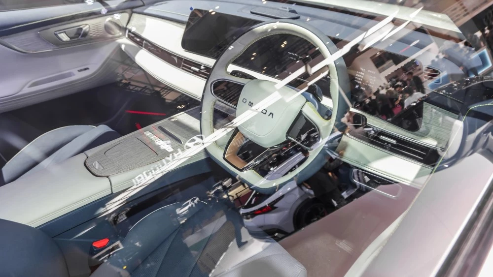 Chery Omoda 5 EV салон интерьер праворульная