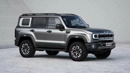 BAIC BJ40 нового поколения спереди сбоку