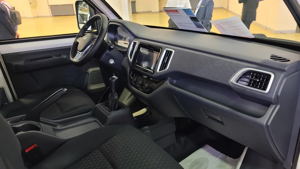 Салон интерьер грузовика BAW T7