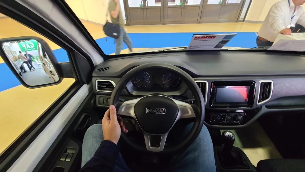 BAW T77 за рулем салон интерьер