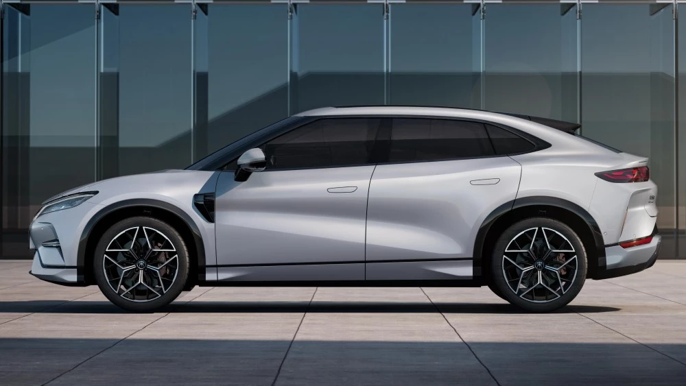 новый BYD Song L сбоку