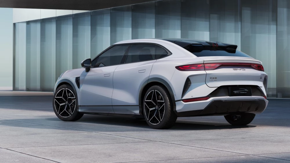 новый BYD Song L сзади сбоку