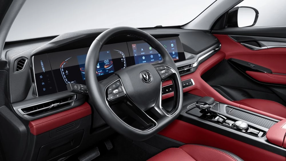 Кроссовер Changan CS75 Plus салон интерьер первый ряд