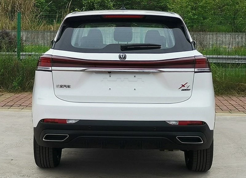 Кроссовер Changan X7 Plus сзади