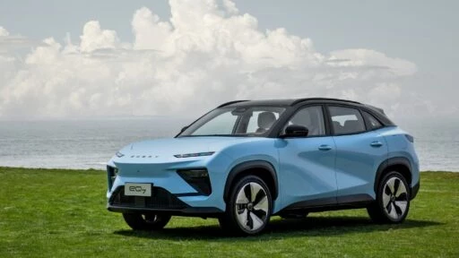 Chery eQ7 сбоку спереди