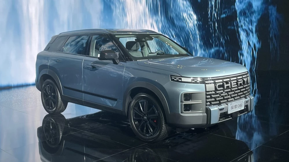 Кроссовер Chery Explore 06 на презентации спереди сбоку цена