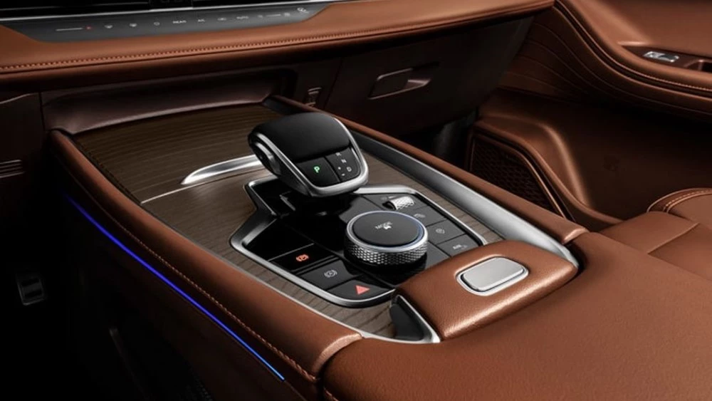 Обновленный кроссовер Chery Tiggo 8 Pro Max салон интерьер тоннель селектор