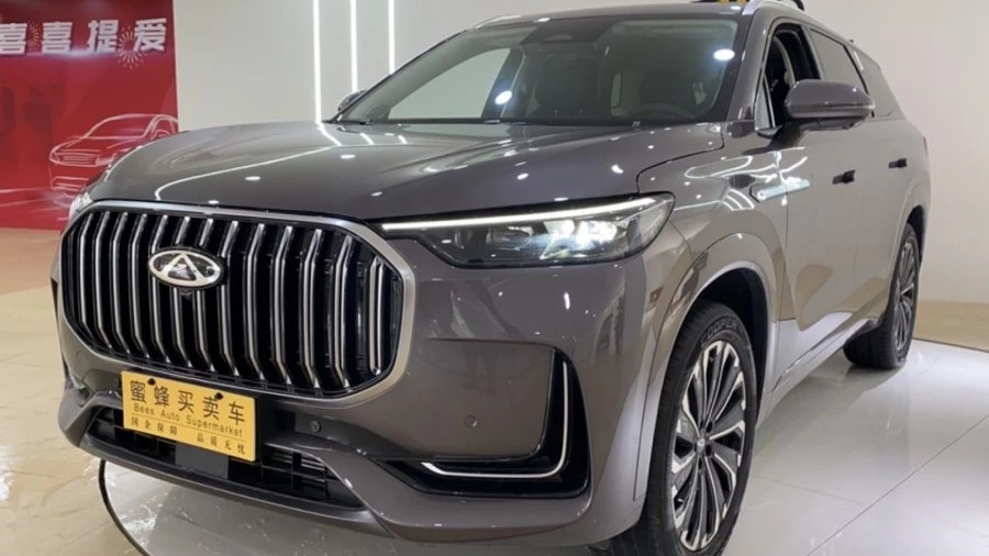 Новый кроссовер Chery Tiggo 9 в Китае спереди сбоку у дилера привезти из Китая