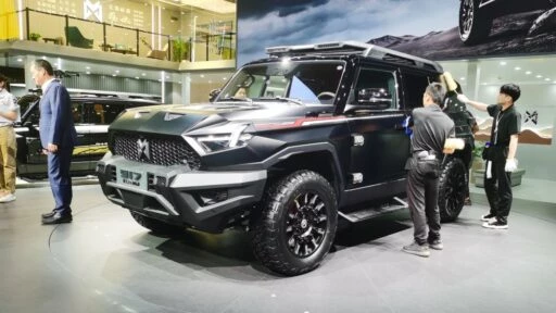M-Hero 917 от компании Dongfeng сбоку спереди Чэнду 2023