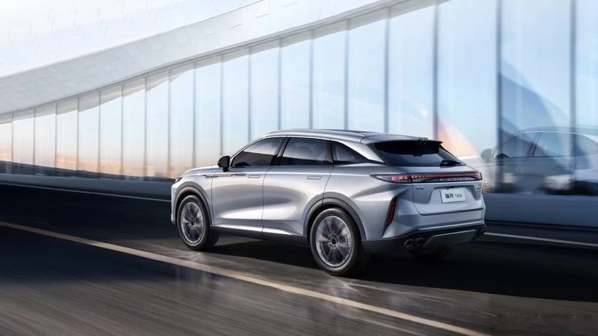 Exeed RX в комплектации Flying Fish автомат сбоку сзади