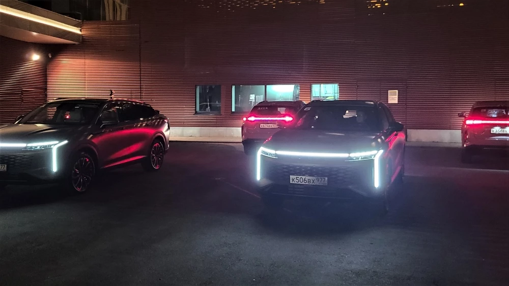 Exeed RX спереди сзади оптика свет ночью