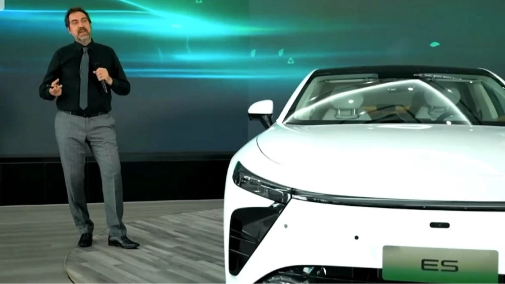 Главный дизайнер Exlantix Пьер Луиджи Феррари седан ES