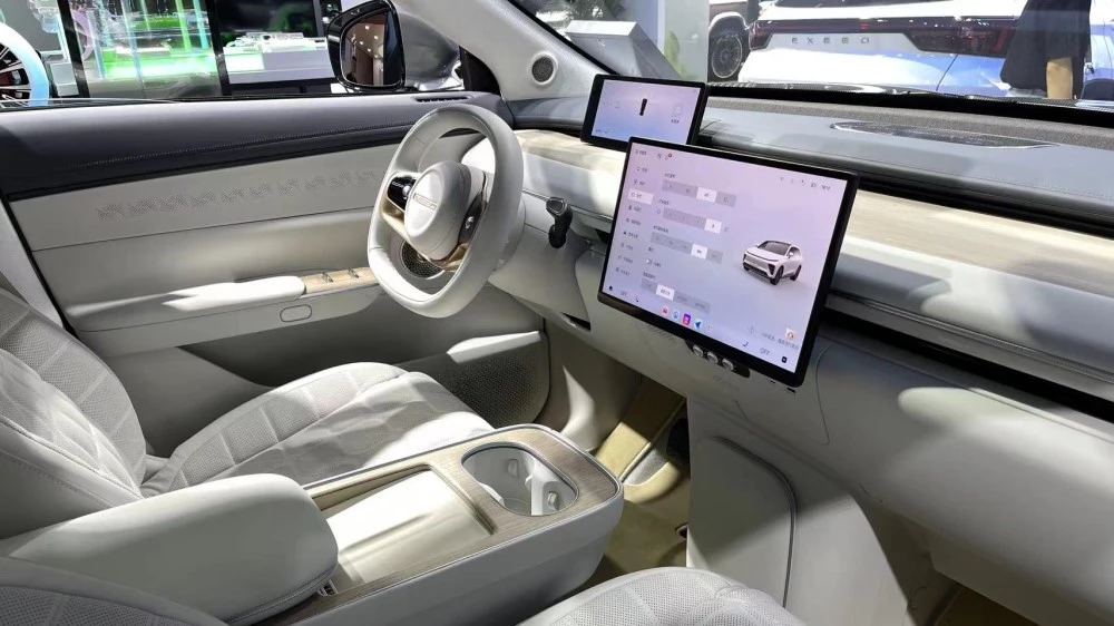 Exeed Exlantix ET салон интерьер