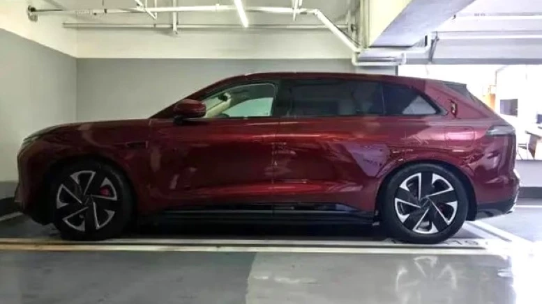 Электрический кроссовер Exlantix ET сбоку