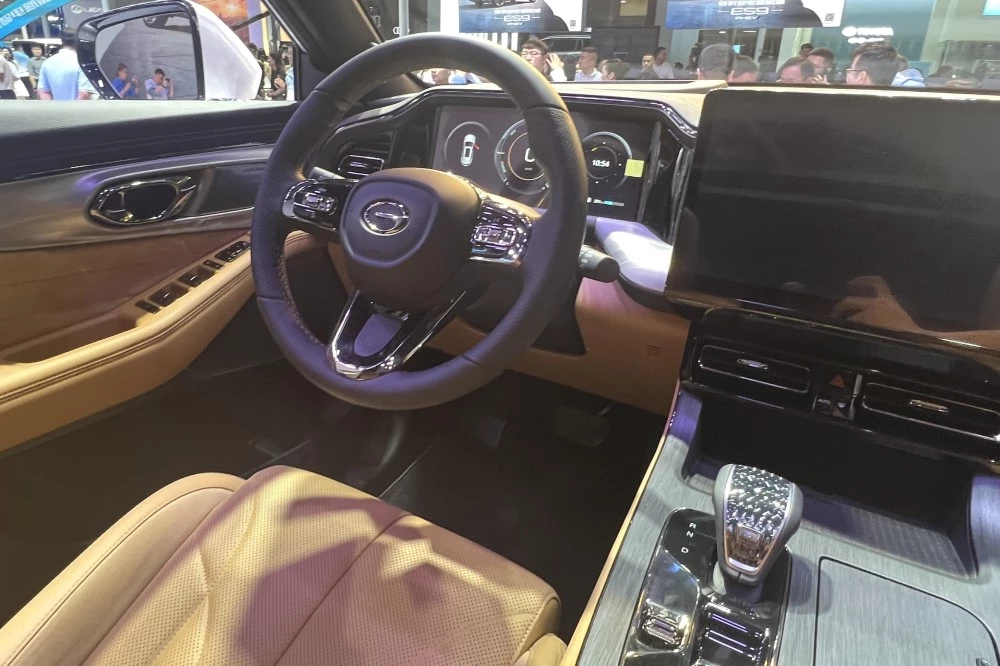 гибридный GAC ES9 салон интерьер