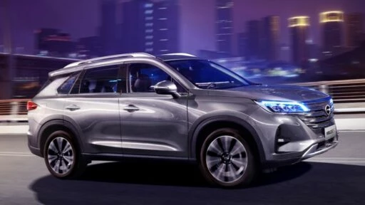 GAC GS5 в динамике сбоку