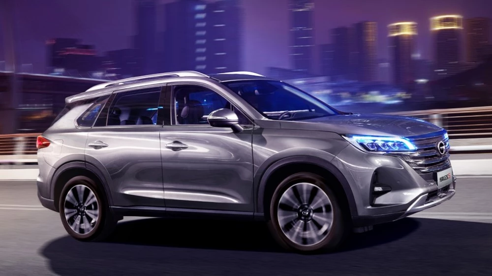 GAC GS5 в динамике сбоку