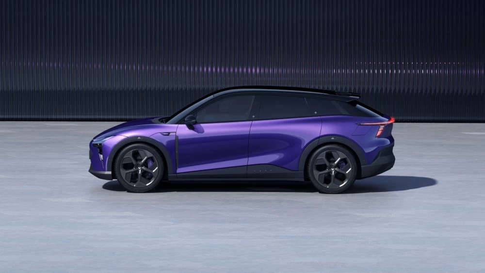 Ji Yue 01 от Geely сбоку