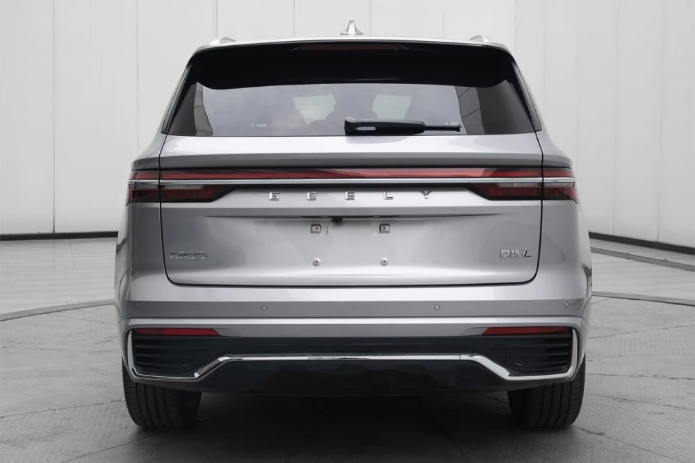 обновленный Geely Monjaro 2024 сзади