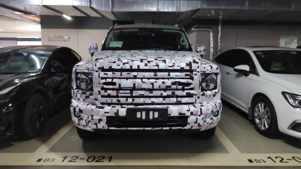 Новый внедорожник Haval H9 спереди