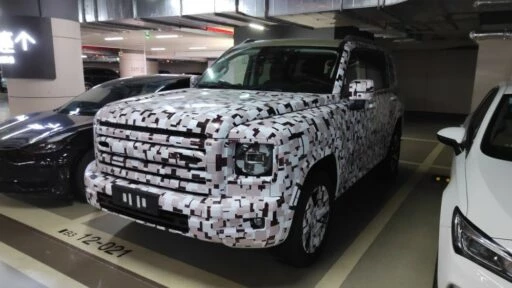 Новый внедорожник Haval H9 сбоку спереди