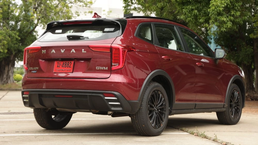 Haval Jolion Sport сбоку сзади