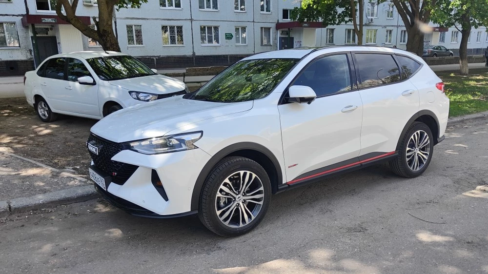 Haval F7 под микроскопом сбоку спереди