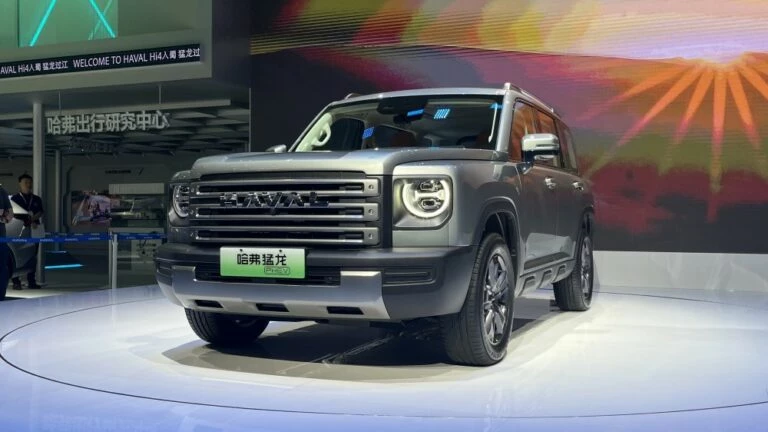 Кроссовер Haval Raptor сбоку спереди Чэнду 2023