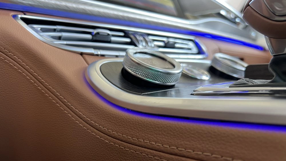 Hongqi H9 салон интерьер центральная консоль отделка