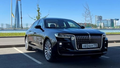 Hongqi H9 спереди сбоку