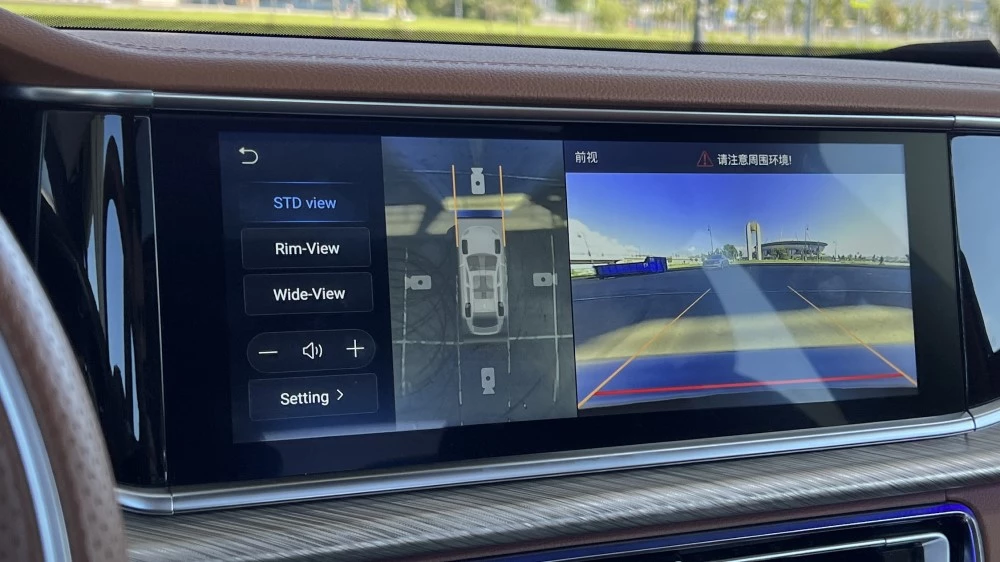 Hongqi H9 салон интерьер центральная консоль камера заднего вида медиасистема 